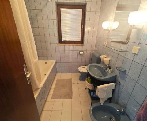 Wyjątkowy apartament z 2 sypialniami i widokiem na morze w Novi Vinodolski - pic 8