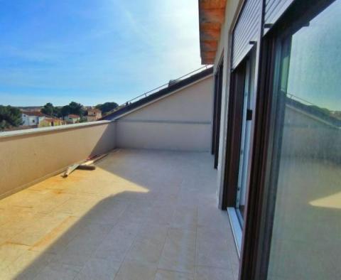 Penthouse with sea views in Premantura, Medulin - pic 11