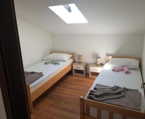 Ház 4 apartmannal és parkosított kerttel Malinskában, Krk szigetén - pic 6