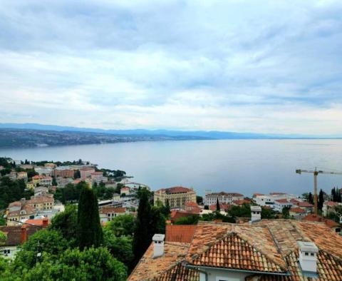 Detached house of 250m2 with a panoramic view of the sea in Opatija 