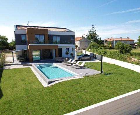 Modern new building with swimming pool in Marcana 