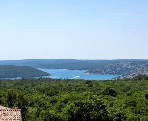 Építési engedéllyel rendelkező, tengerre néző telek Rabac környékén 