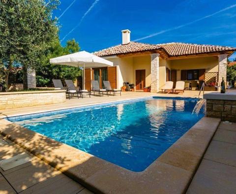 Belle maison familiale avec piscine à Sisan près de Pula 