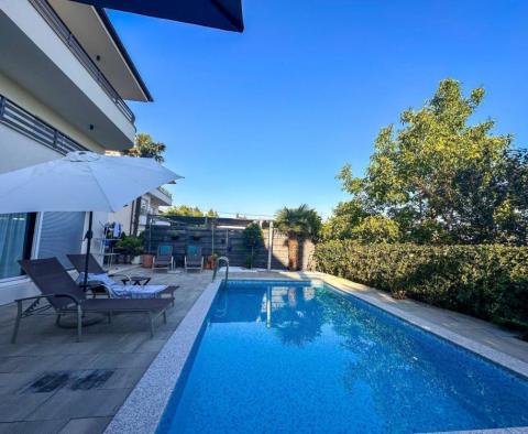 Maison de trois appartements, piscine et vue mer 