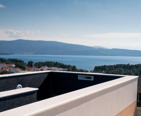 Penthouse de luxe sur deux étages avec toit-terrasse et piscine 