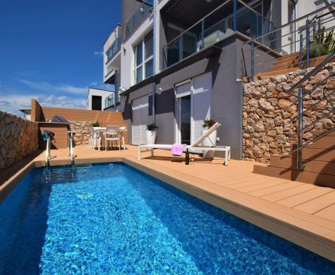 Appartement exceptionnel de 2 chambres avec piscine et vue mer sur l'île de Krk 