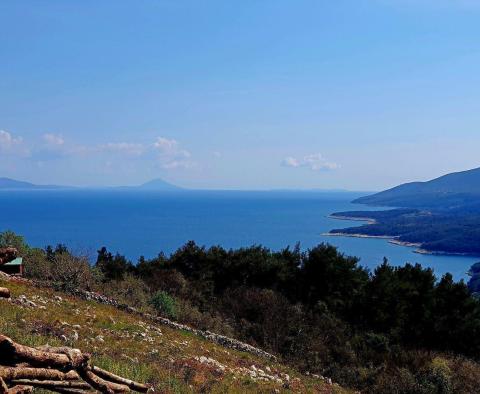 Jedinečný urbanizovaný pozemek s výhledem na moře, v oblasti Rabac, na prodej 