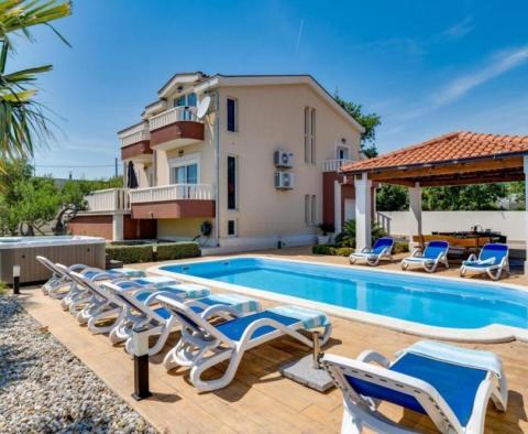 Magnifique villa avec vue sur la mer à Kastela, à vendre 