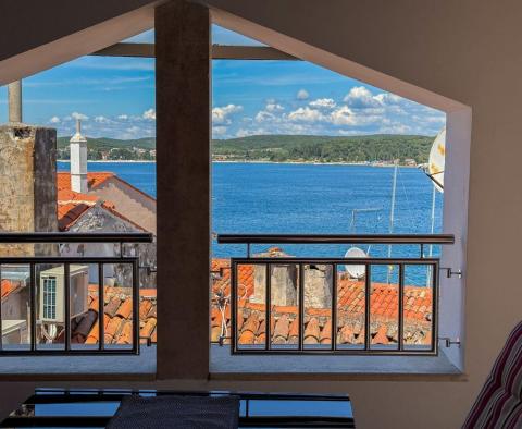 Immeuble superbement décoré au cœur de Rovinj avec terrasse sur le toit, vue, jacuzzi, à vendre 