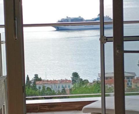 Comfortable apartment with swimming pool, terrace and excellent sea view in Opatija centre, for sale! 