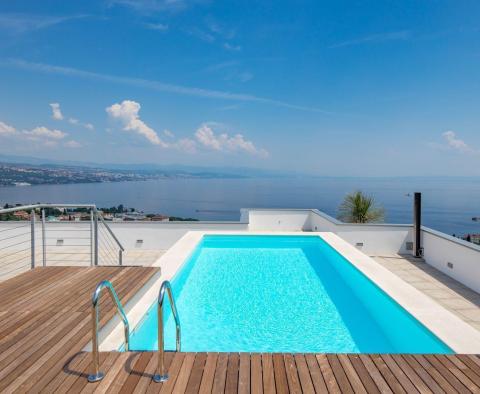 Penthouse in a new building with a rooftop pool above the center of Opatija, idyllic surroundings, for sale 