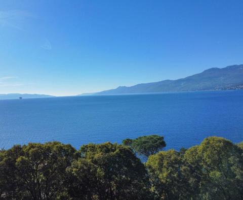 Két építési telek két épület számára 90 m-re a tengertől, panorámás kilátással a tengerre Costabella, Bivio 