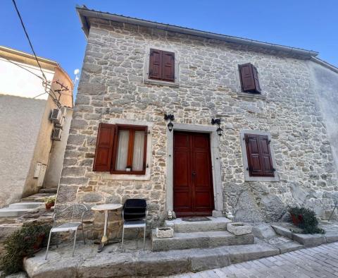 Renovated autochthonous stone house in the historic heart of Istria, for sale 