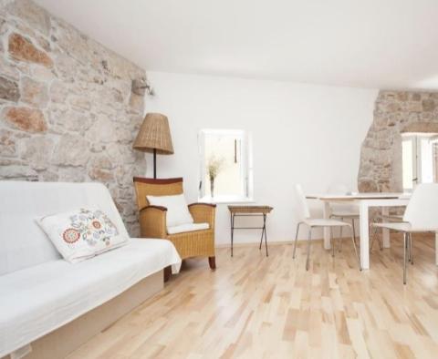 Maison récemment rénovée dans le centre de la vieille ville dans le meilleur emplacement de Rovinj, à vendre 