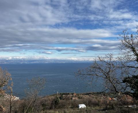 Stavební pozemek s panoramatickým výhledem na moře v Moščenici na prodej 