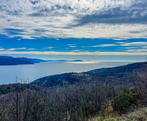 Trois terrains à bâtir pour la construction de villas avec piscine, vue panoramique sur la mer dans la région de Brsec, à vendre 