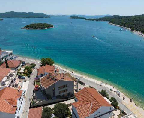 Tengerparti 1. sorban luxuslakás galériával Murterben eladó 