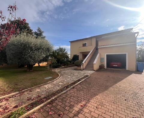 Maison à vendre à Poreč avec garage 