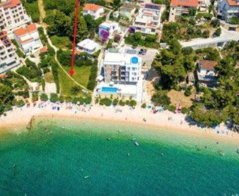 Na sprzedaż fantastyczna działka nad morzem na Riwierze Omis w pobliżu plaży - przeznaczona pod budowę hotelu apartamentowego! 