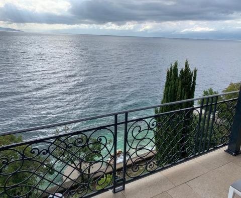 Fantastique appartement en bord de mer dans la région de Rijeka (Pecine) dans une ancienne villa austro-hongroise 