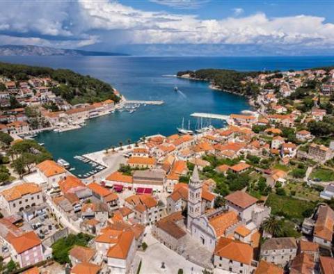 Stone house on Hvar in the centre of Jelsa 