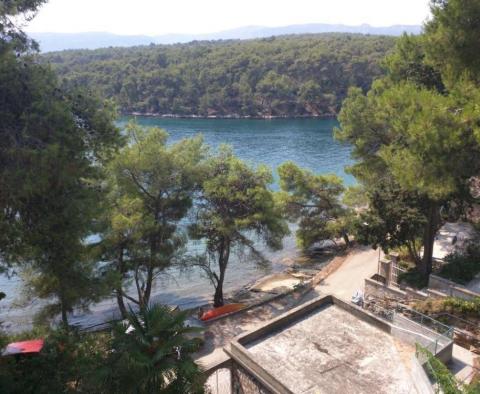 Apart-Haus in erster Meereslinie in Vrbosko, Hvar 