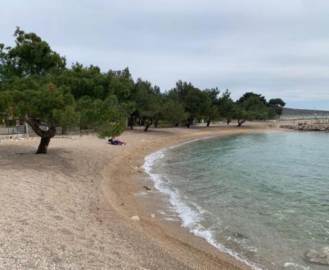 Grundstücke in Punat auf Krk auf der ersten Baulinie zum Meer und aufwärts 