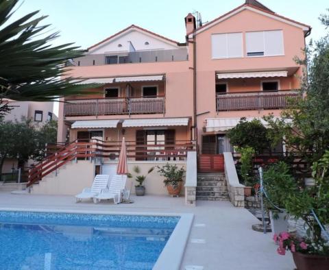 Mini-hotel in Peroj just 600 meters from the sea, 20 bedrooms in total 