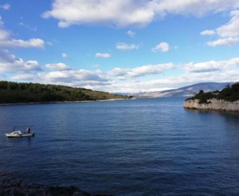 Huge waterfront land plot for sale on Hvar, over 3 ha (34113 sq.m.) 