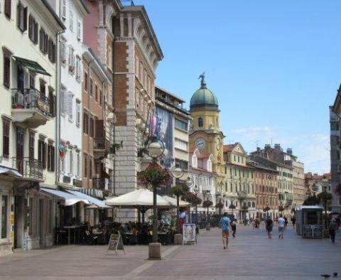 Rijeka Bürogebäude zum Verkauf im Zentrum 