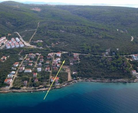 Urbanized land plot for sale on Solta just 90 meters from the sea 