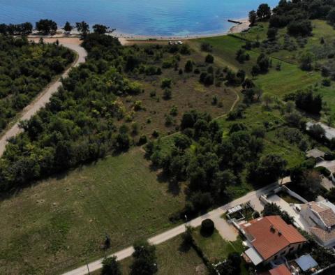 Terrain à bâtir attrayant à vendre pour la construction d'un hôtel à Cervar, région de Porec 