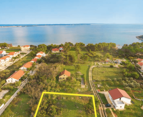 Terrain à bâtir sur l'île de Vir à seulement 150 mètres de la mer 