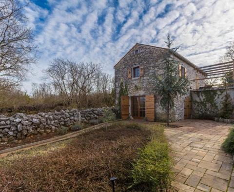 Beautiful old stone house in Malinska, Malinska-Dubašnica 