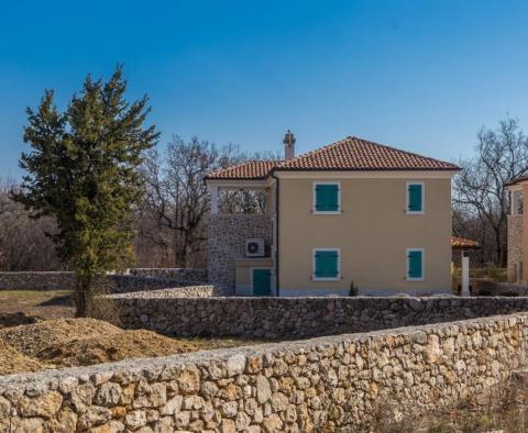 Villa rustique nouvellement construite avec piscine à vendre à Muraj, Krk 