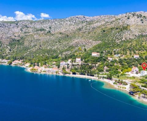 Nouvelle villa moderne à la périphérie de Dubrovnik en première ligne de mer à seulement 30 mètres de la plage 