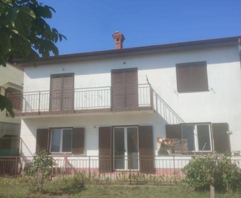 House for sale in Valdebek district of Pula 