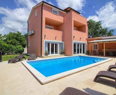 Villa avec piscine à 300 m de la plage à Medulin 