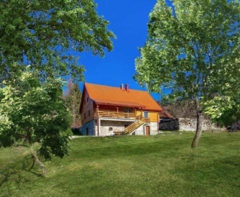 Belle maison à Vrbovsko sur 8000 m². de terre 