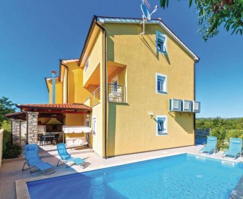 Semi-detached villa with swimming pool in Frata near Porec 