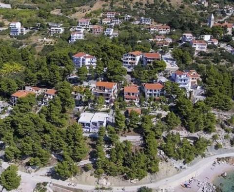 Beautiful urban land in Brela with sea views 