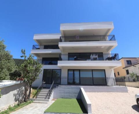 Nouvel appartement de luxe avec vue sur la mer sur l'île de Rab à Barbat à seulement 300 mètres de la mer ! 