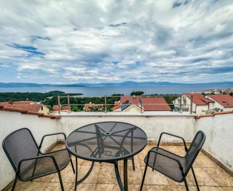 Apartment mit atemberaubendem Meerblick und fantastisch niedrigem Preis in Njivice, Omišalj 