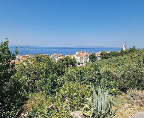 Urbanized land plot in Tucepi 200 meters from the sea 