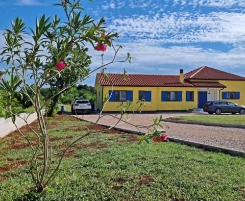 Maison avec un magnifique jardin spacieux dans la région de Labin 