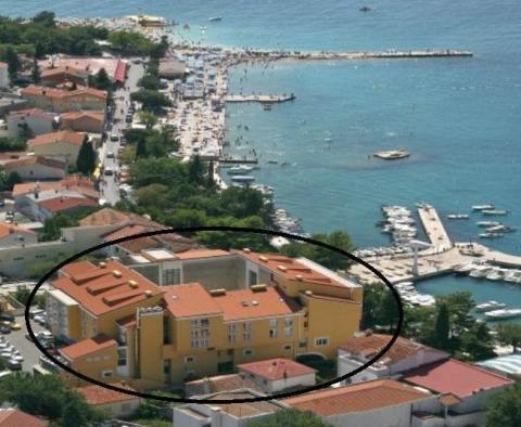 Hotel in erster Meereslinie an einem wunderschönen Strand an der Riviera von Vinodolska zu verkaufen – großes Potenzial für ein 5-Sterne-Objekt der Premiumklasse!! 