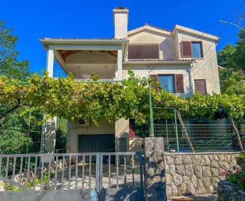 Excellent investissement - maison individuelle à seulement 80 m de la mer à Ika, Riviera d'Opatija ! 