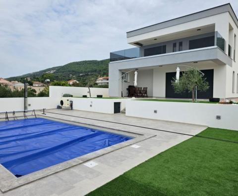 Magnificent new villa in Banjol, Rab island, only 200 m from the sea! 