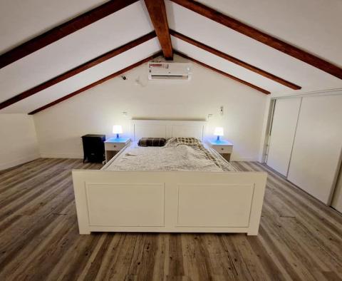 Appartement duplex en plein centre de Cres, à 60 mètres de la mer 