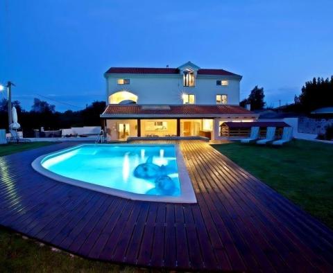 Spacious villa with a swimming pool in Rovinj area, 8 km from the sea 